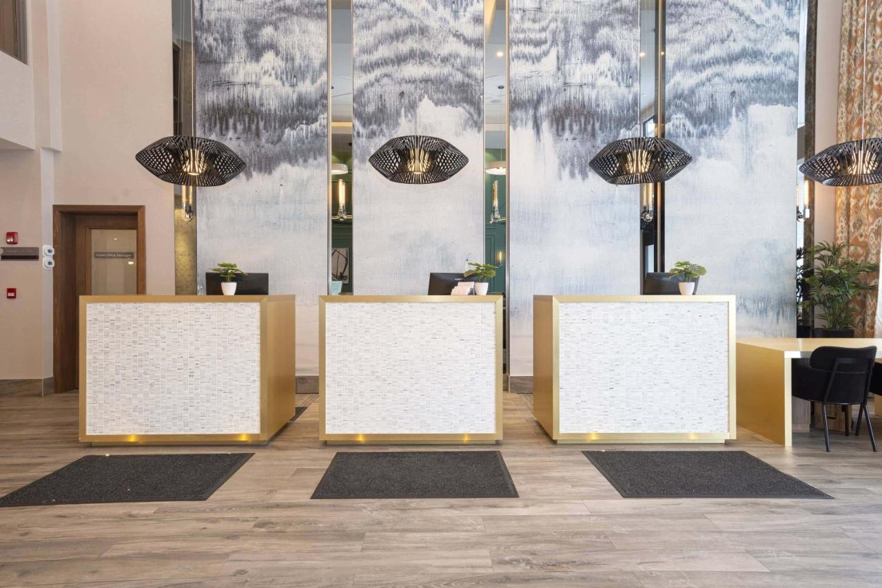 Sandman Signature Sherwood Park Hotel Экстерьер фото
