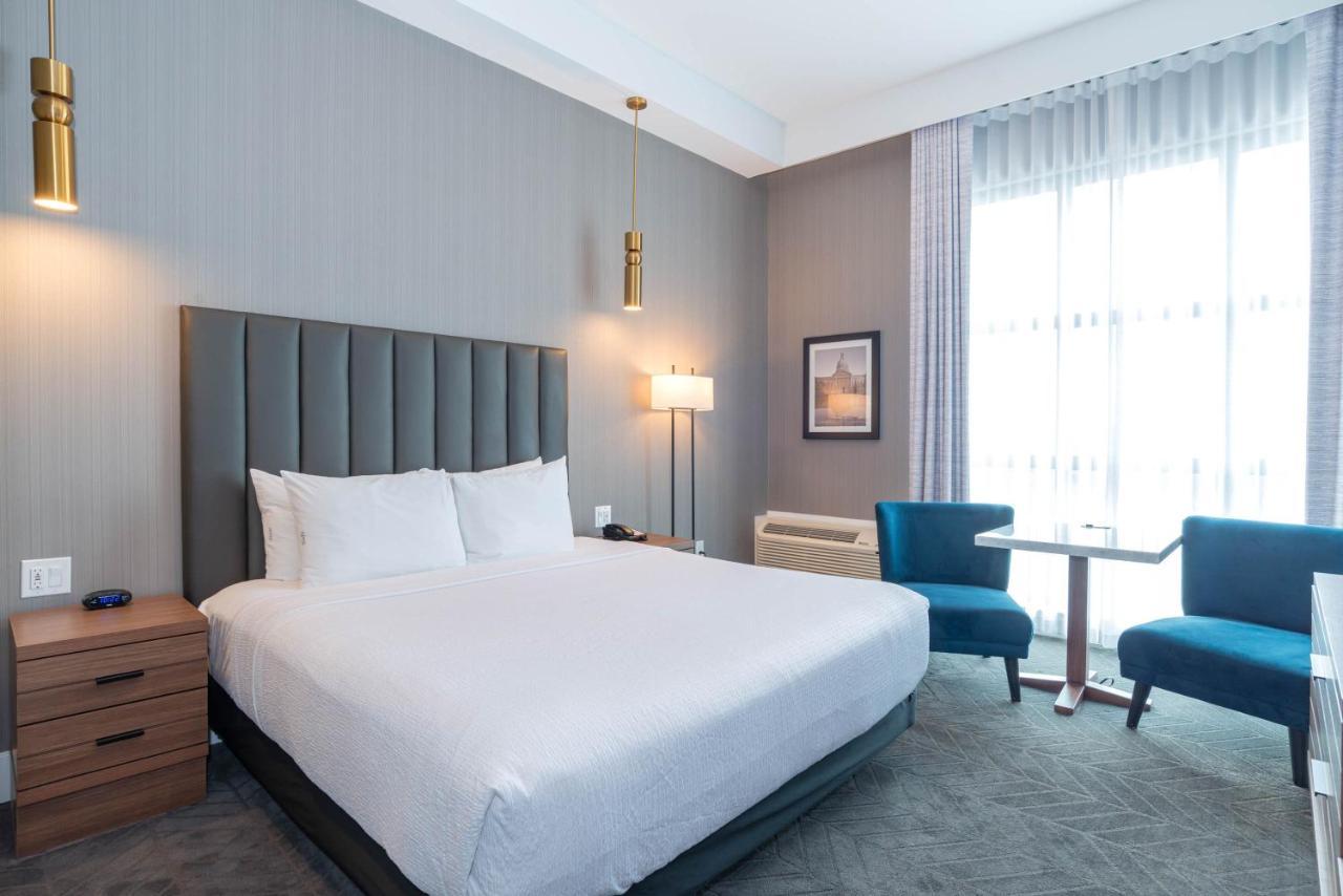 Sandman Signature Sherwood Park Hotel Экстерьер фото