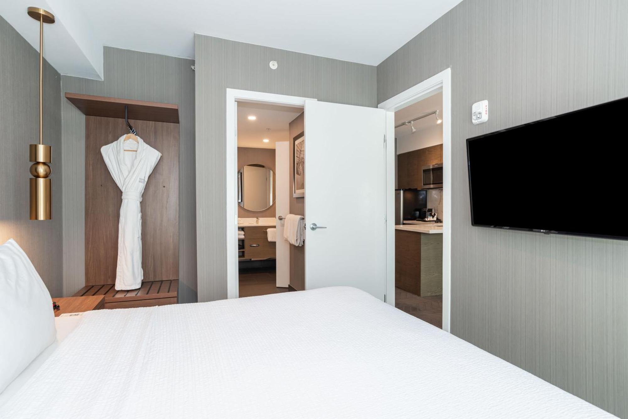 Sandman Signature Sherwood Park Hotel Экстерьер фото
