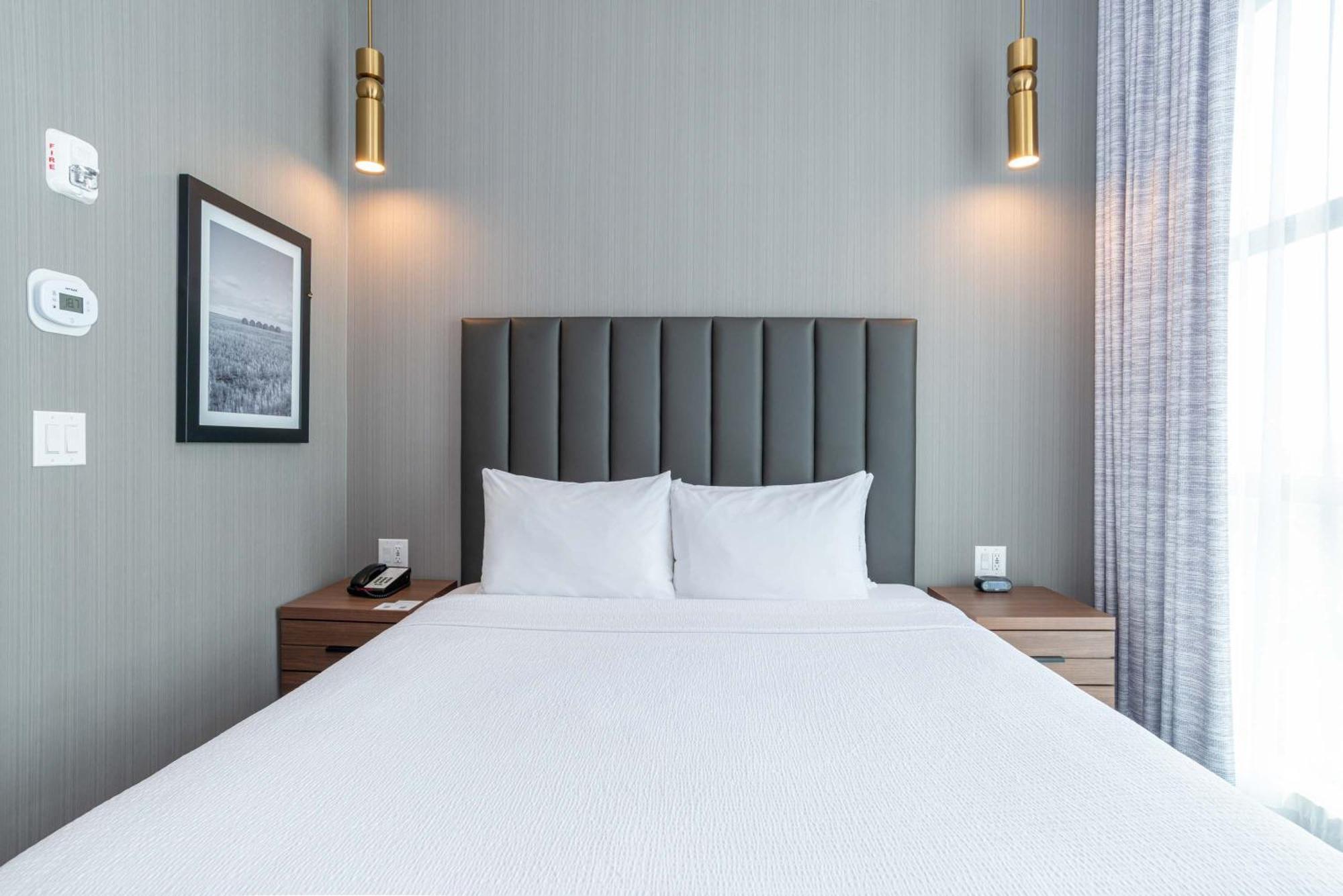 Sandman Signature Sherwood Park Hotel Экстерьер фото